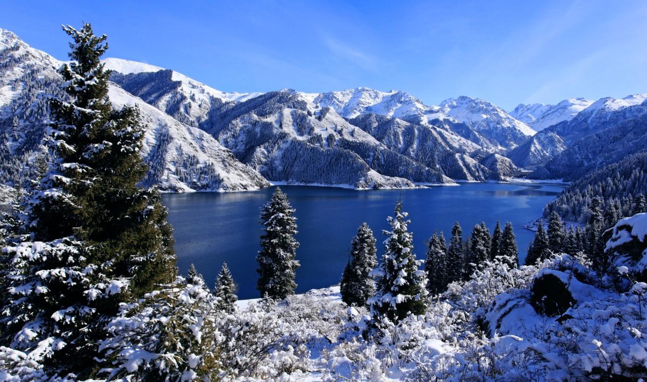 Xinjiang Travel to Heavenly Lake in Winter