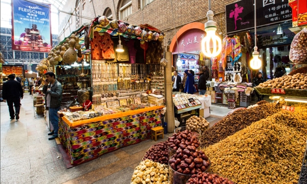 Xinjiang travel to the International Grand Bazaar.jpg.jpg