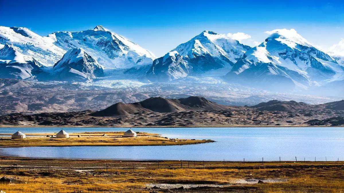 pamirs-plateau-taxkorgan.jpg