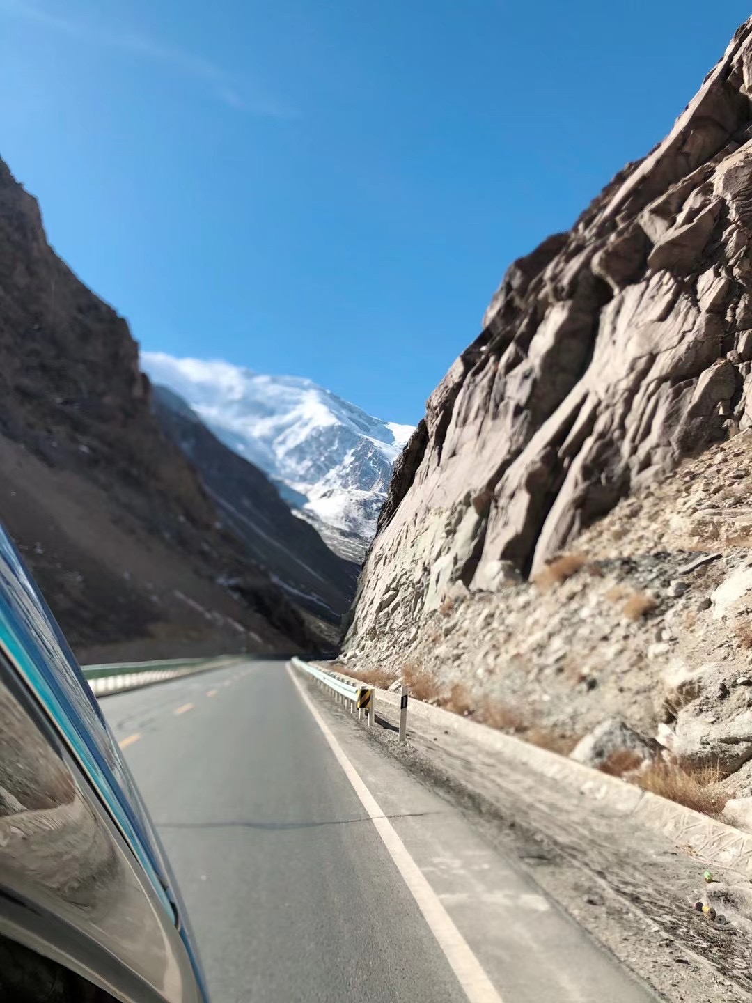 Karakoram-highway-1.jpg